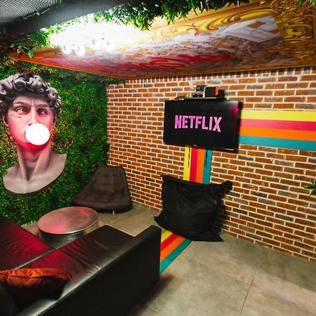 Capsule Art Deco - Jacuzzi - Netflix - Home Cinema - Arcade De Jeux & Nintendo Switch - 2 Chambres - Filet Suspendu Valenciennes Dış mekan fotoğraf