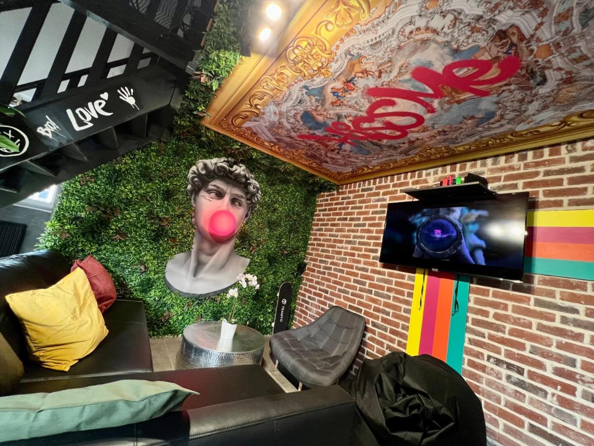 Capsule Art Deco - Jacuzzi - Netflix - Home Cinema - Arcade De Jeux & Nintendo Switch - 2 Chambres - Filet Suspendu Valenciennes Dış mekan fotoğraf