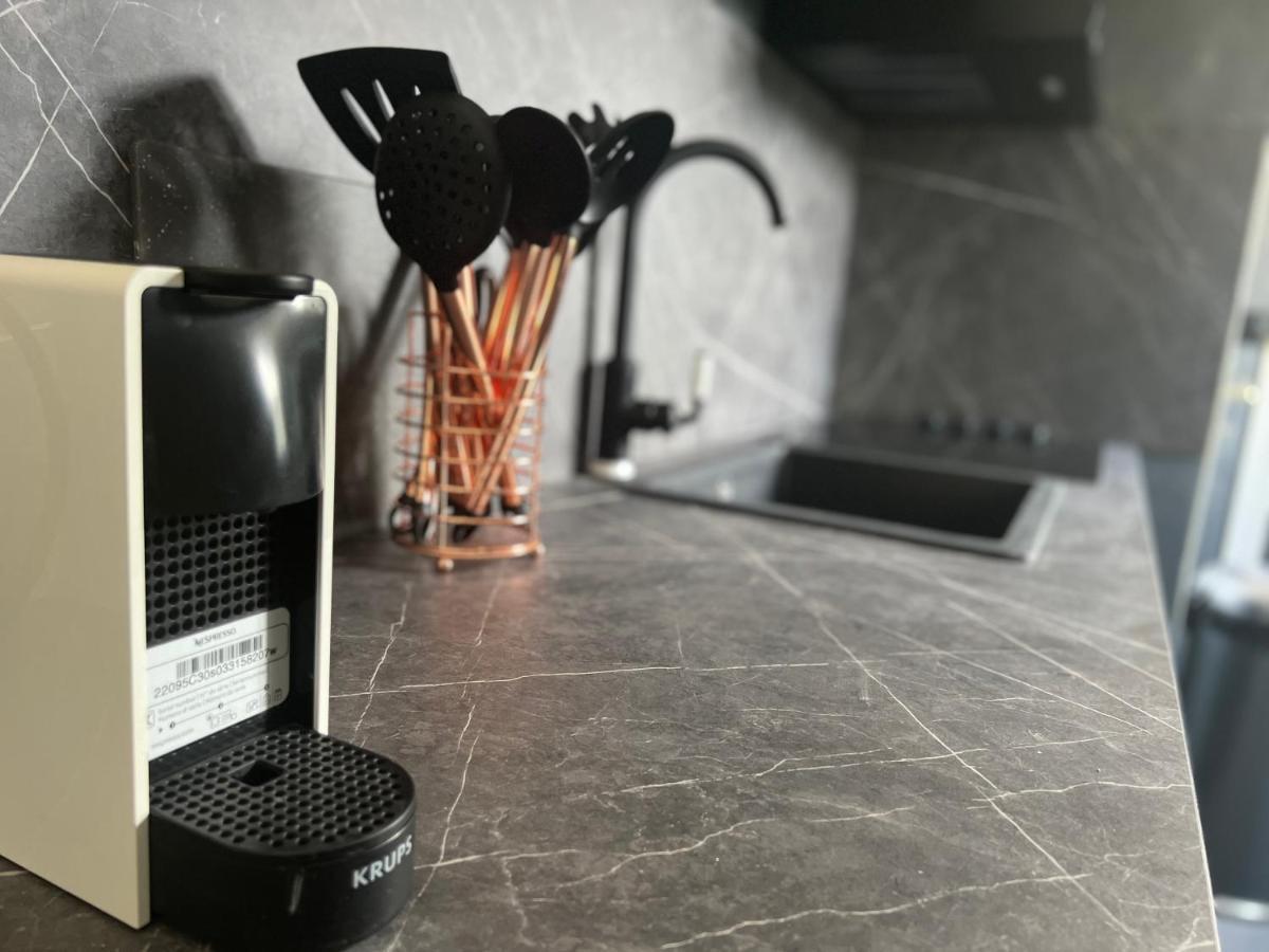 Capsule Art Deco - Jacuzzi - Netflix - Home Cinema - Arcade De Jeux & Nintendo Switch - 2 Chambres - Filet Suspendu Valenciennes Dış mekan fotoğraf
