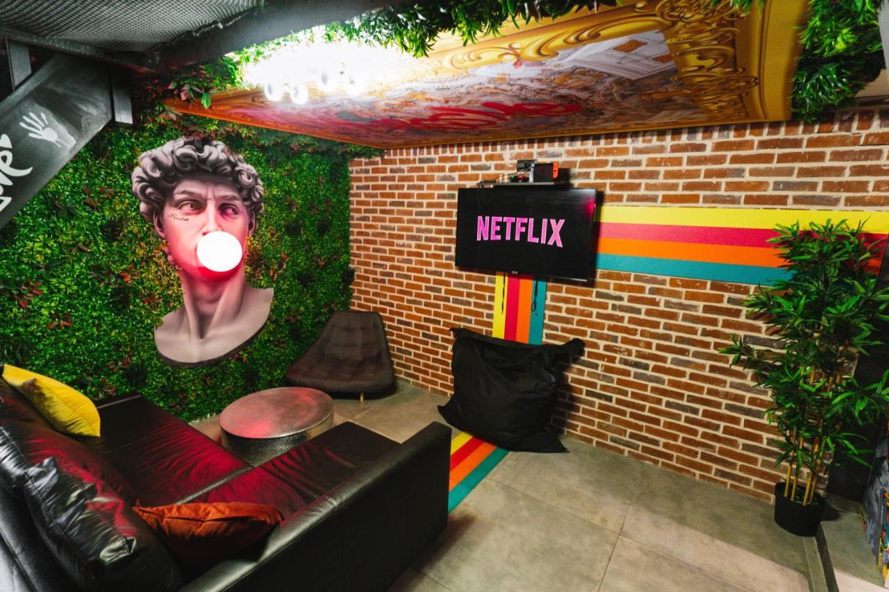 Capsule Art Deco - Jacuzzi - Netflix - Home Cinema - Arcade De Jeux & Nintendo Switch - 2 Chambres - Filet Suspendu Valenciennes Dış mekan fotoğraf